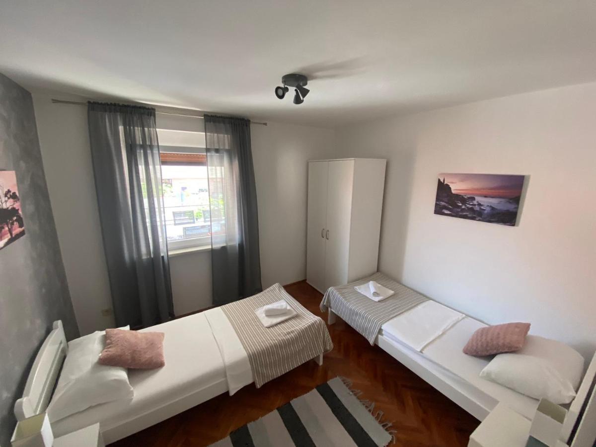 Family Beach Apartments Перой Екстериор снимка
