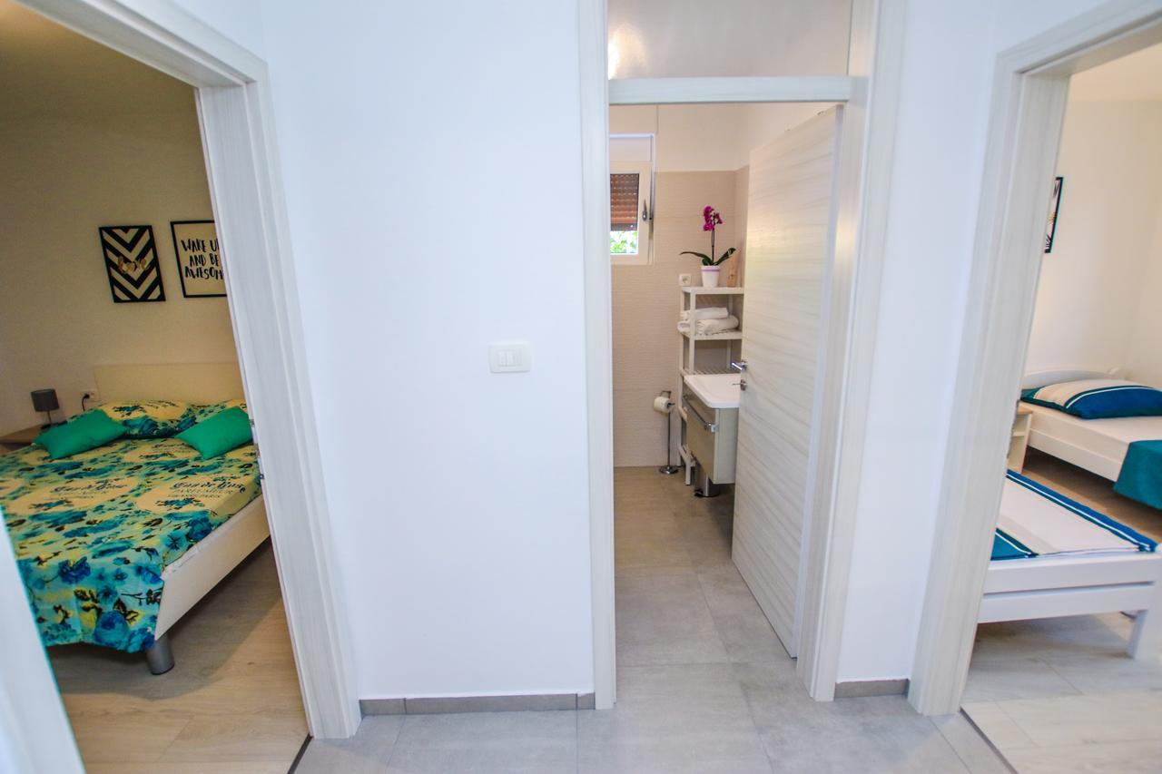 Family Beach Apartments Перой Екстериор снимка