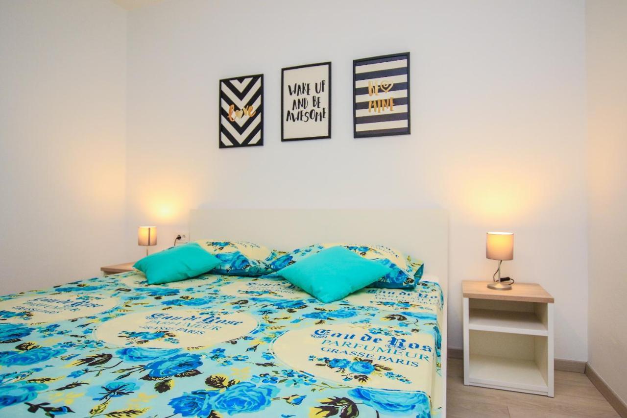 Family Beach Apartments Перой Екстериор снимка