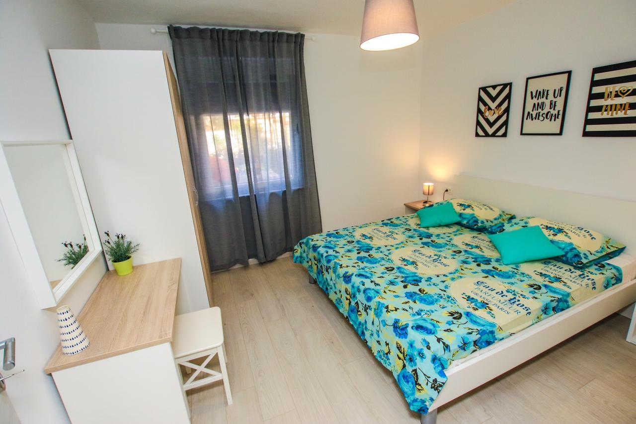 Family Beach Apartments Перой Екстериор снимка