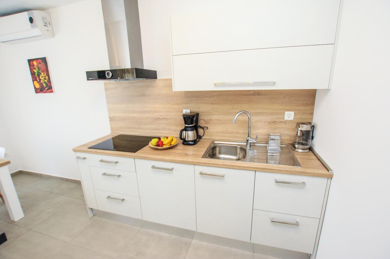 Family Beach Apartments Перой Екстериор снимка
