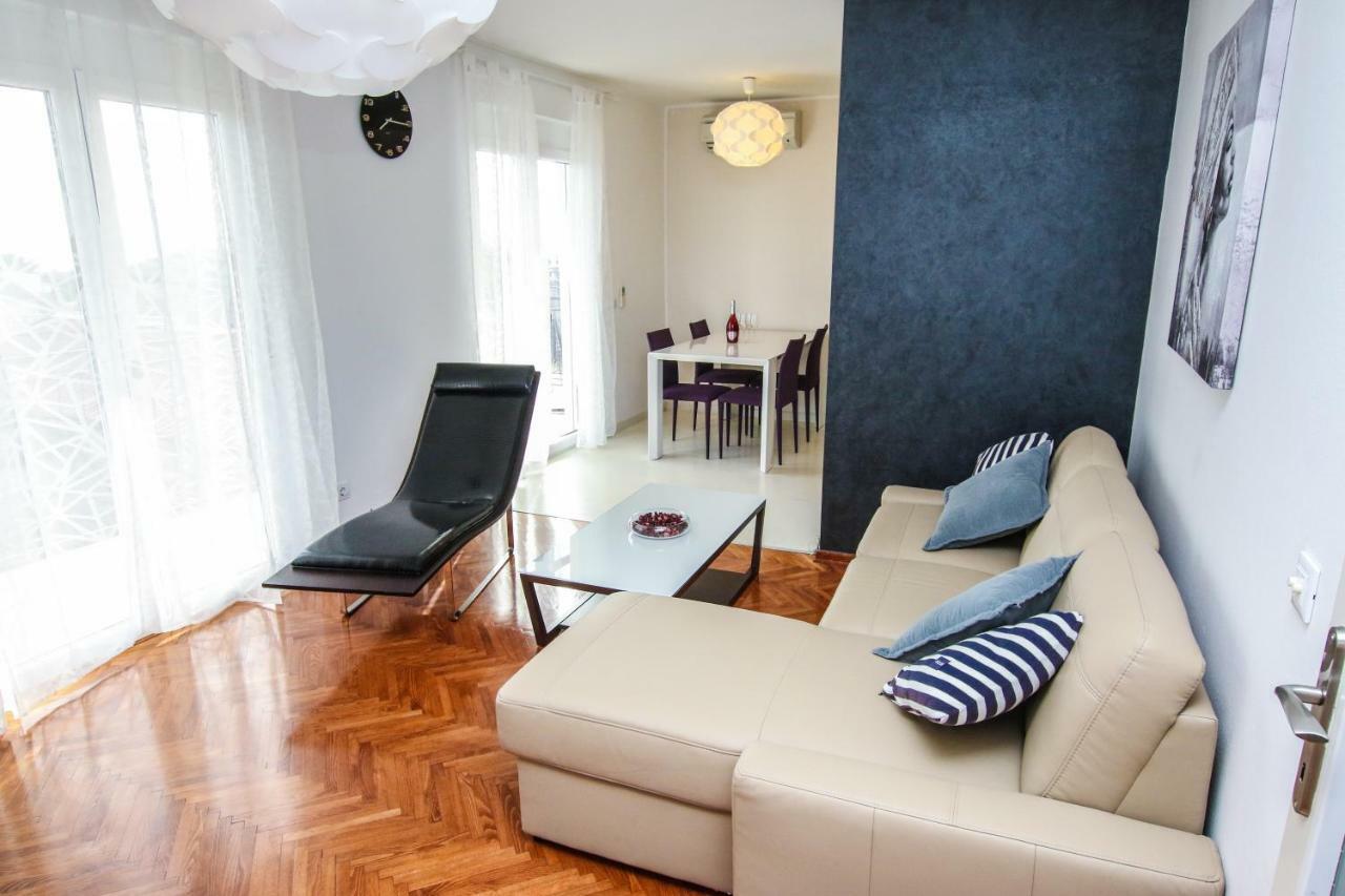 Family Beach Apartments Перой Екстериор снимка