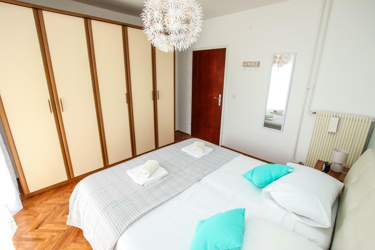 Family Beach Apartments Перой Екстериор снимка