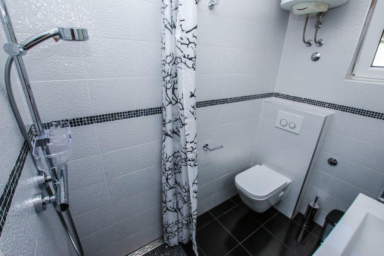 Family Beach Apartments Перой Екстериор снимка